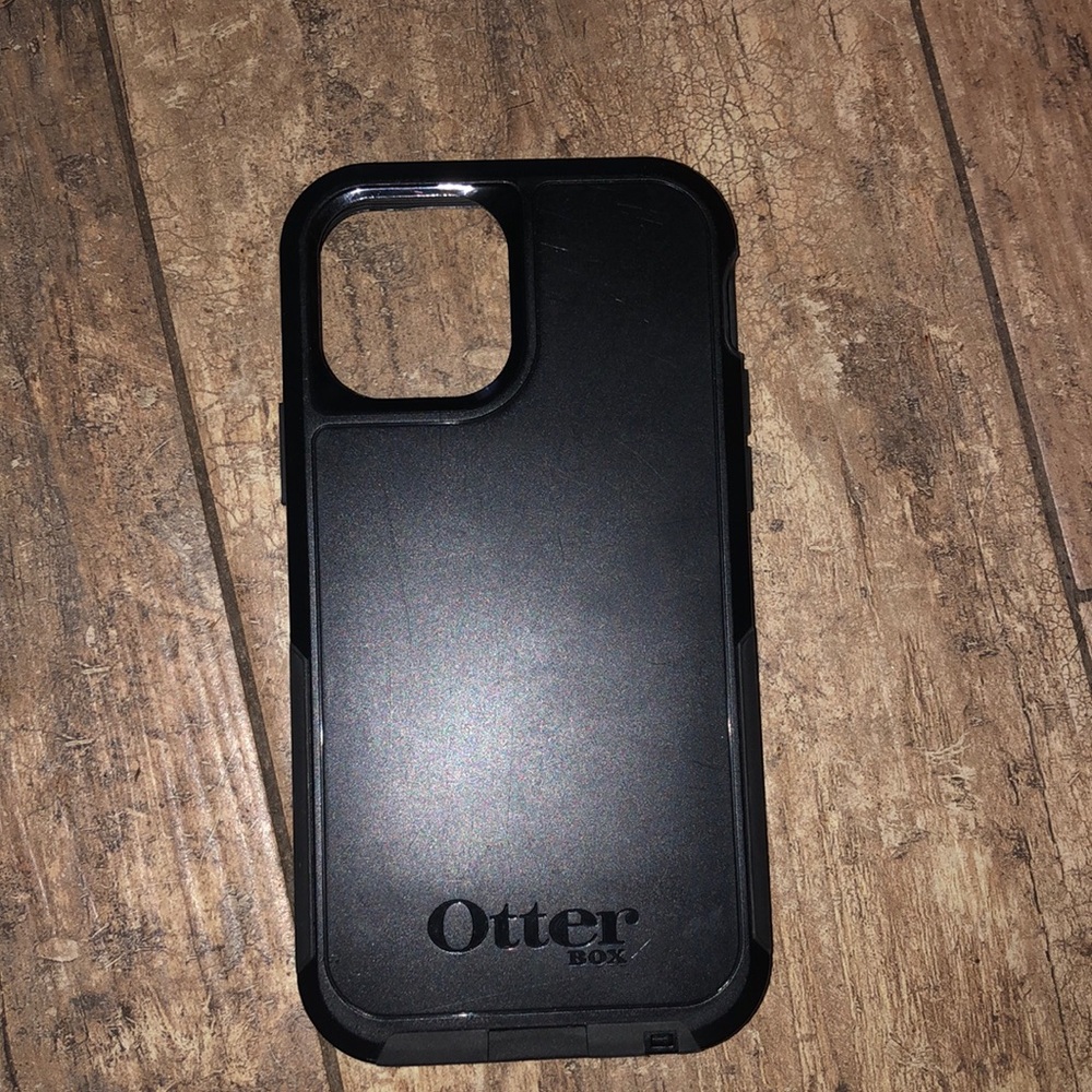 Black Otterbox magnetic case